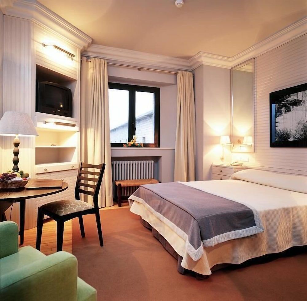 Parador De Vielha Standard Twin Room 2