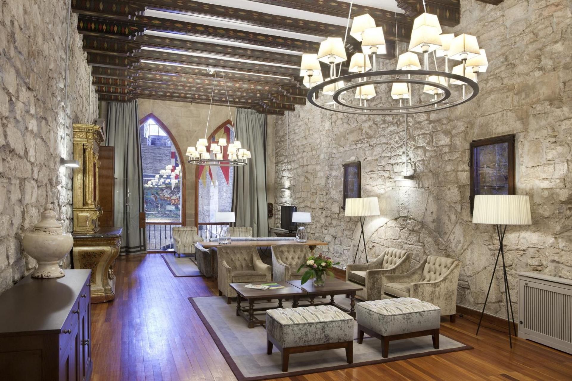 shared lounge/tv area