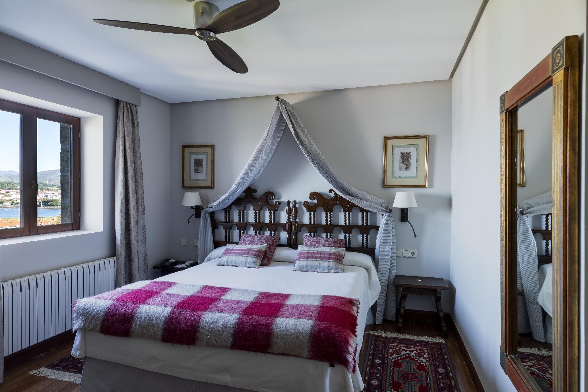 Parador de Hondarribia Junior Suite