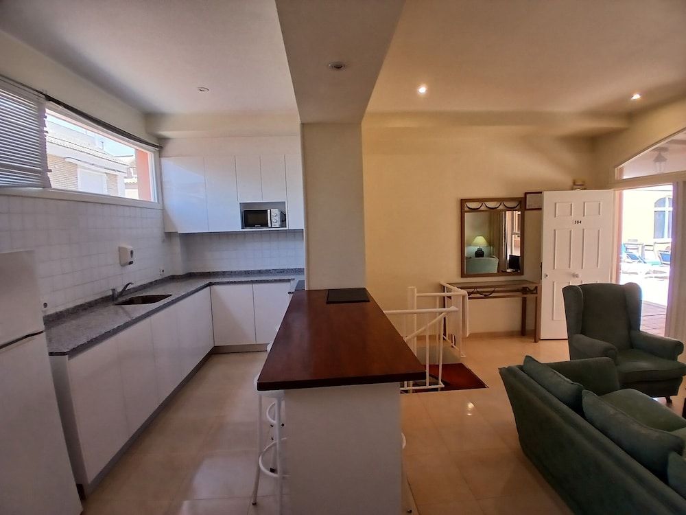 Lloyds Beach Club Aparthotel Apartment, 2 Bedrooms 4