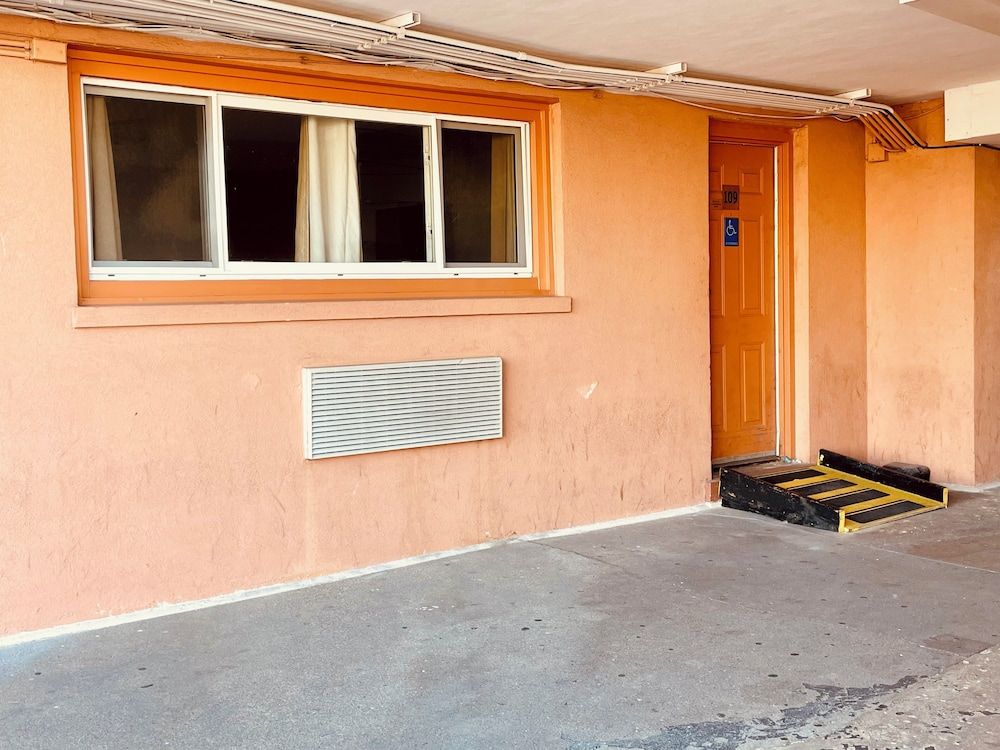 undefined Skylark Motel 4