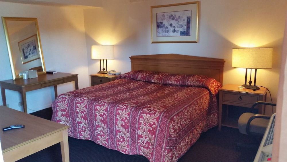 undefined Skylark Motel 10