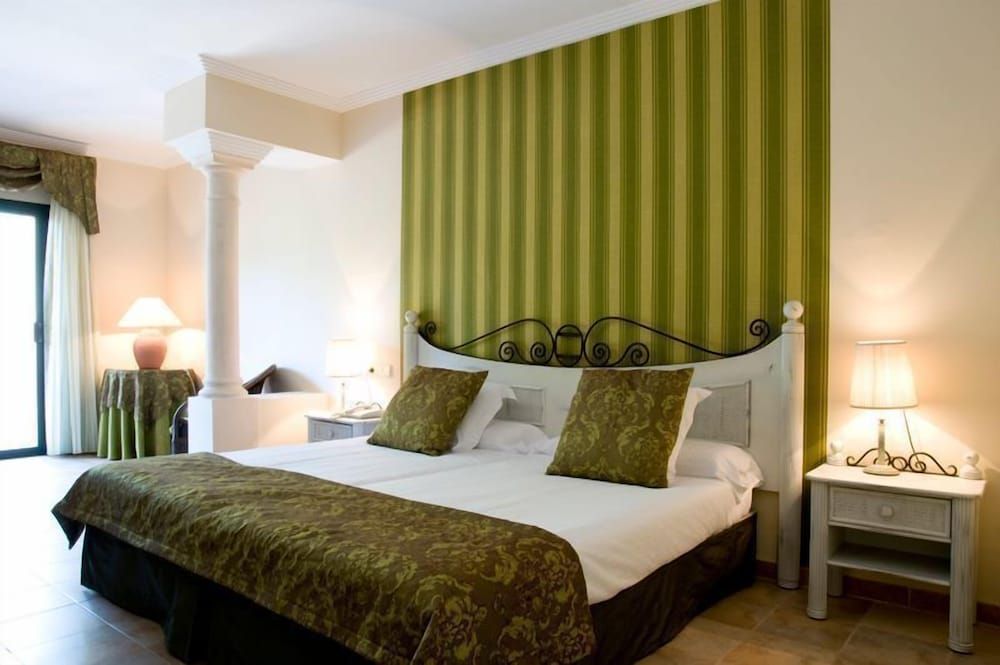 Junior Suite, Balcony (2 Adults + 1 Child)