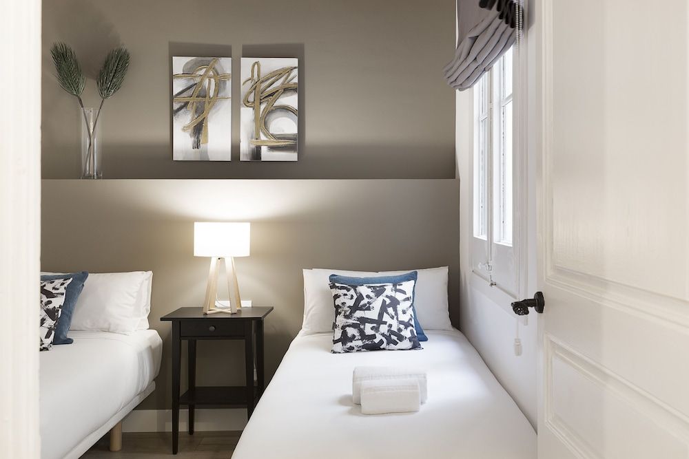 Habitat Apartments Grace Luxury Apartment, 4 Bedrooms, Balcony 3