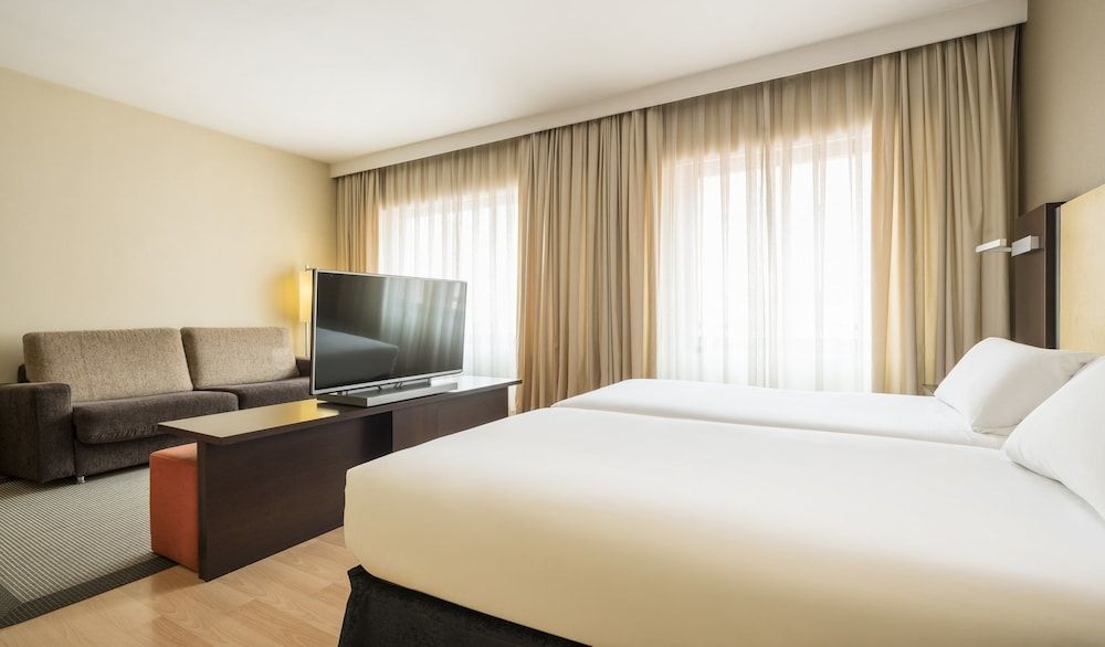 undefined Hotel ILUNION Suites Madrid 6