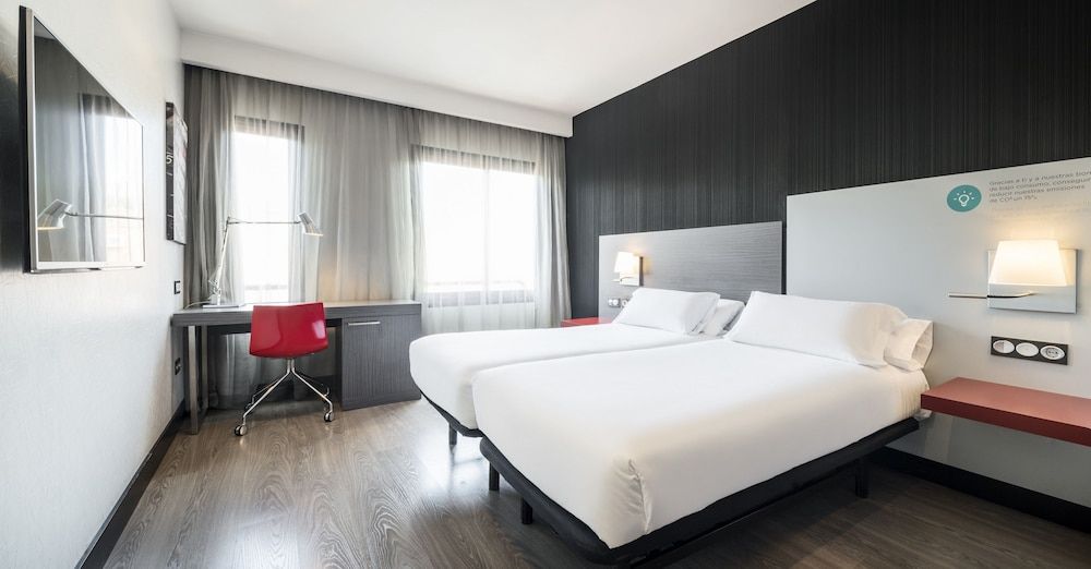 Hotel ILUNION Suites Madrid Double Room 4