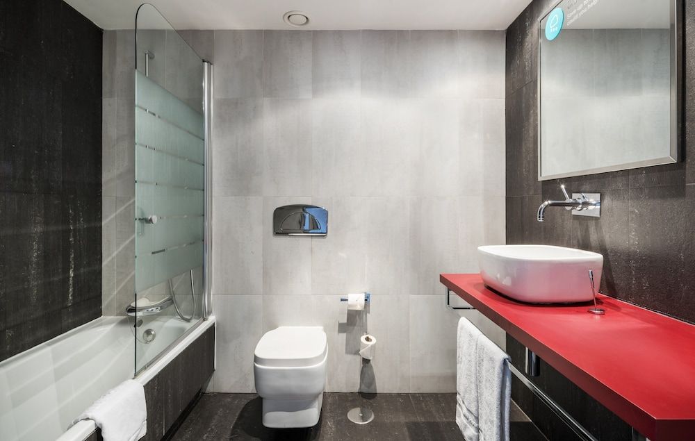 Hotel ILUNION Suites Madrid Double Room 6