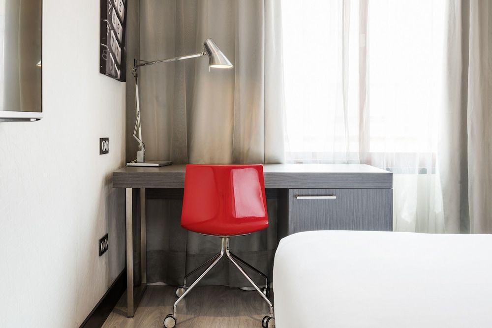 Hotel ILUNION Suites Madrid Double Room 7