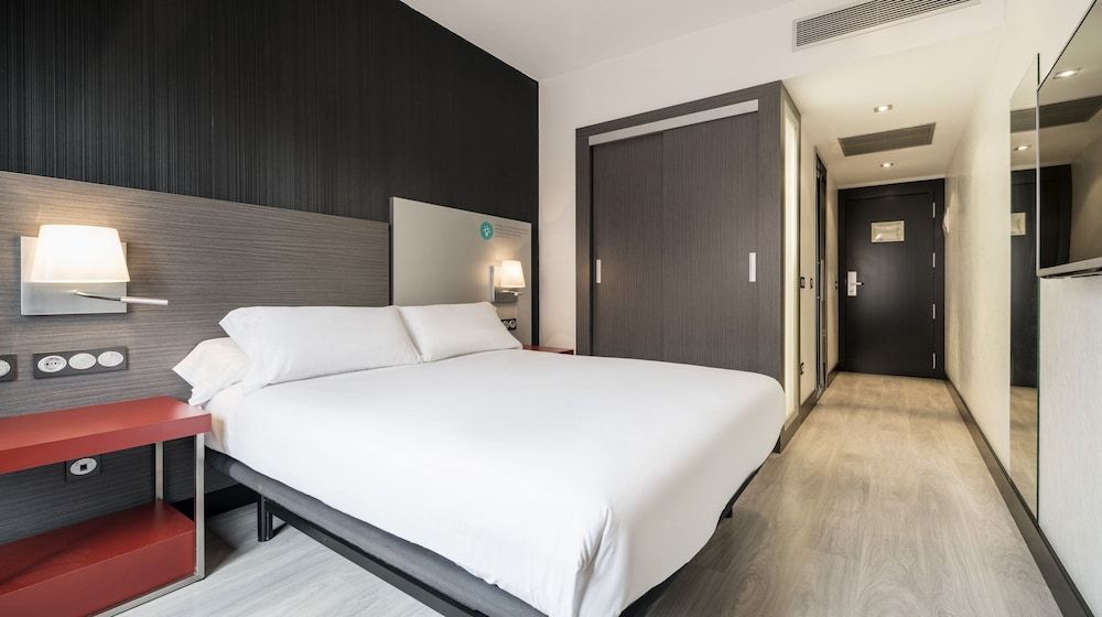 Hotel ILUNION Suites Madrid Double Room 2
