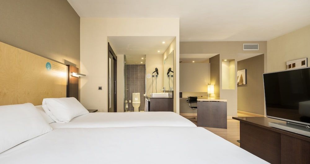 undefined Hotel ILUNION Suites Madrid 7