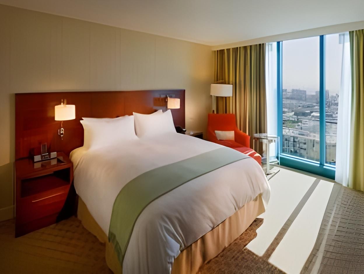 InterContinental San Francisco by IHG 1 King Classic Skyline View 2