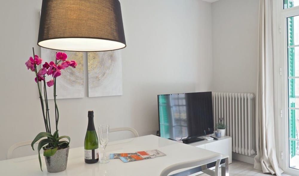 BarcelonaForRent Urban Town Suites Apartment, 2 Bedrooms 5