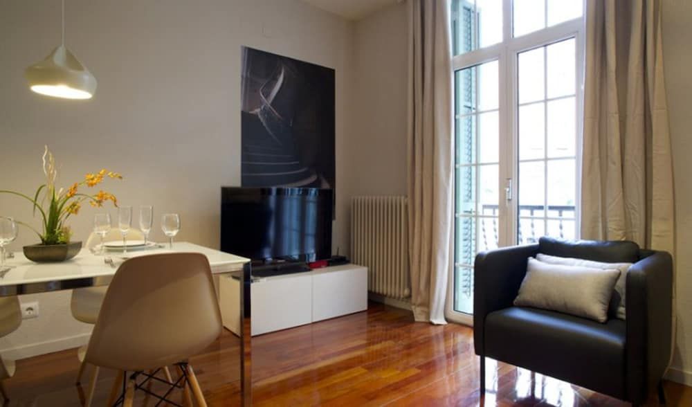 BarcelonaForRent Urban Town Suites Apartment, 2 Bedrooms, Terrace 11