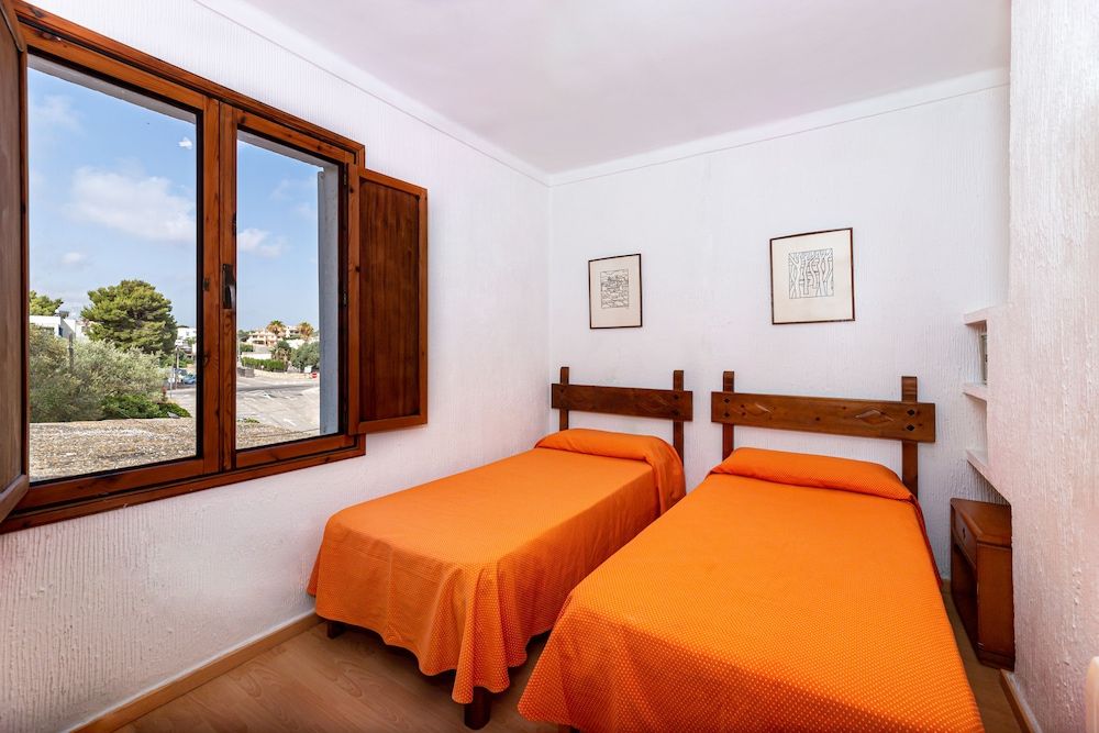 Economy (no balcony, private bathroom at corridor)