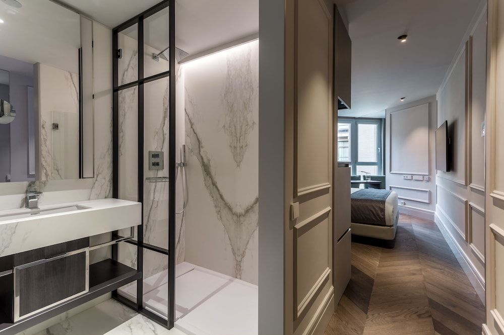 Room Mate Collection Gorka, San Sebastián Standard Room 3