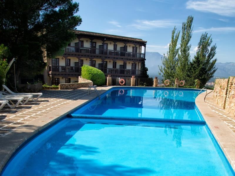 swimming pool [outdoor]