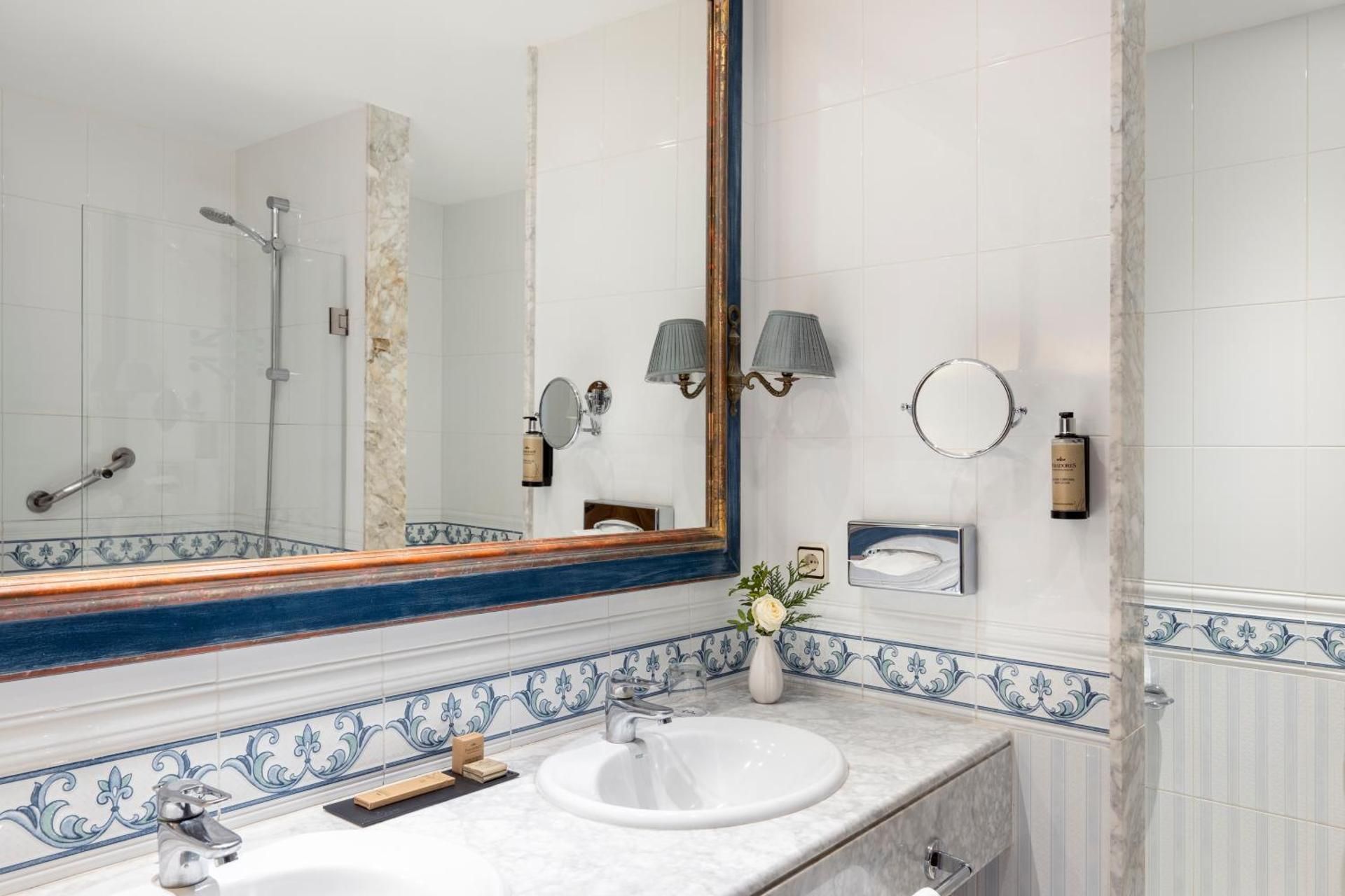 Parador de Lerma Standard Double Room (3 Adults) 3