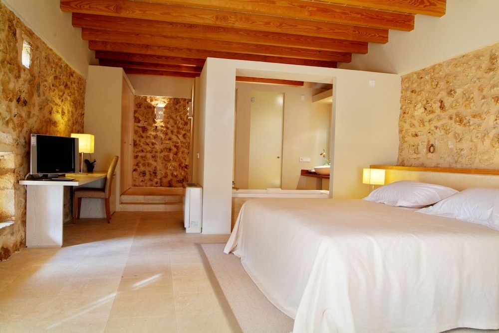 Junior Suite, 1 King Bed, Terrace, Garden Area
