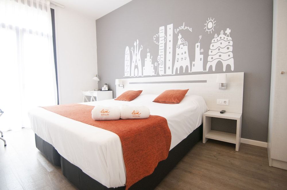 undefined Hostal Live Barcelona 9