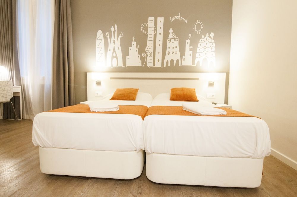 Hostal Live Barcelona Triple Room 2