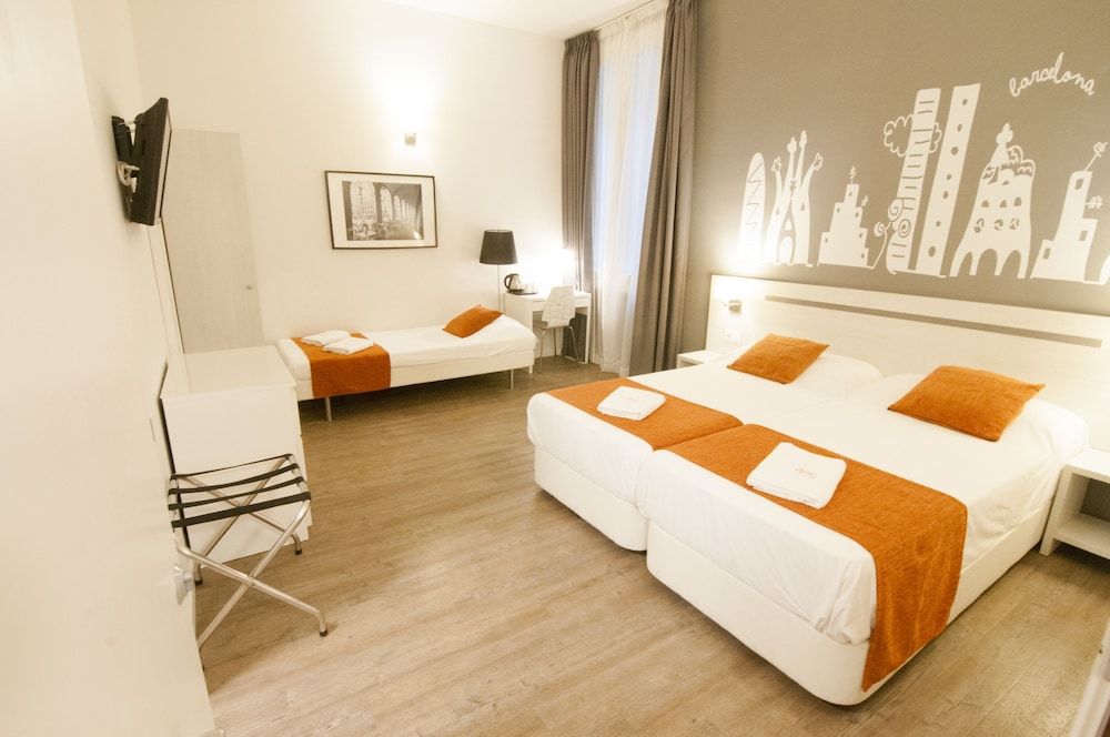 Hostal Live Barcelona Triple Room 3