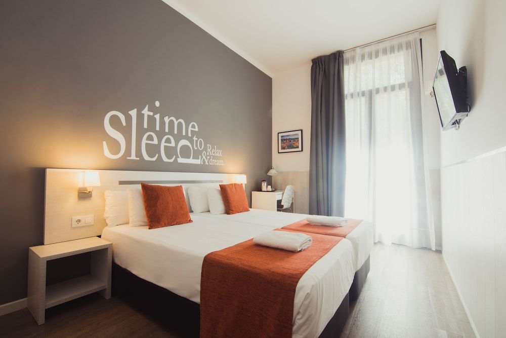 undefined Hostal Live Barcelona 3