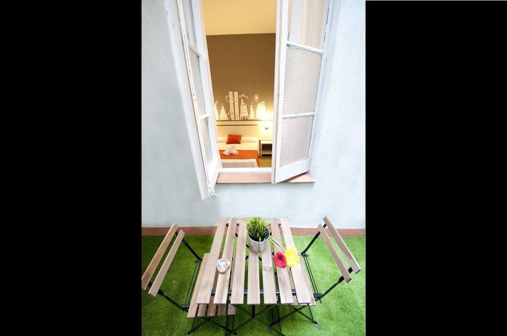 Hostal Live Barcelona Triple Room 5