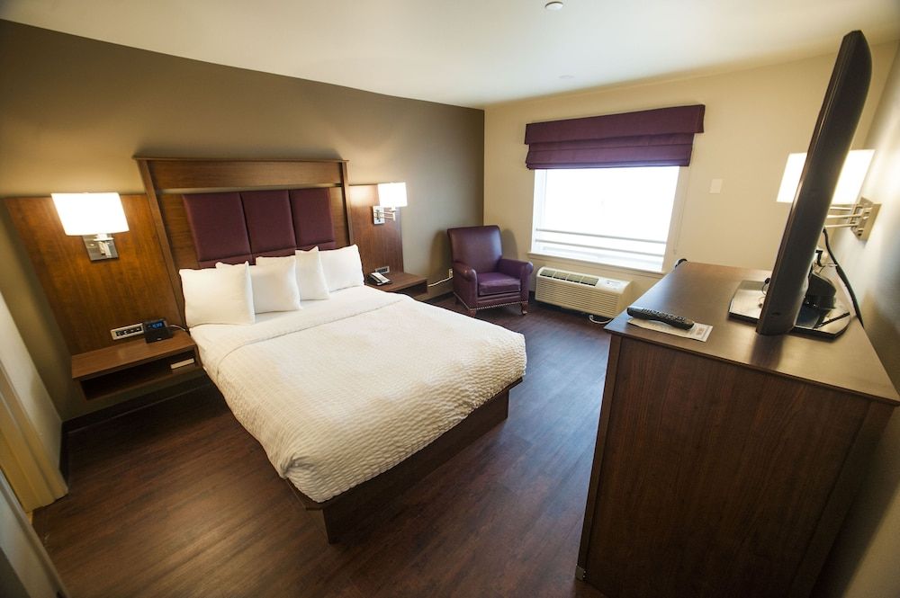 Room, 1 Queen Bed (West)