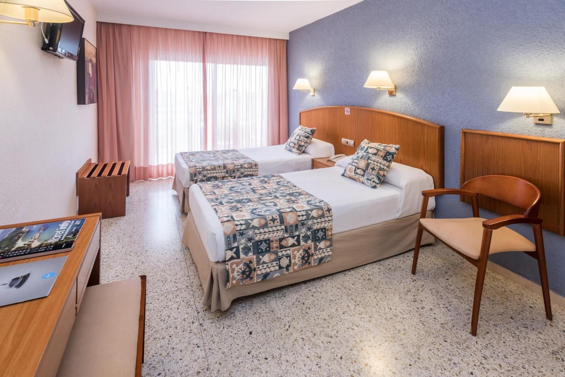 Twin Room with Balcony and Pool View