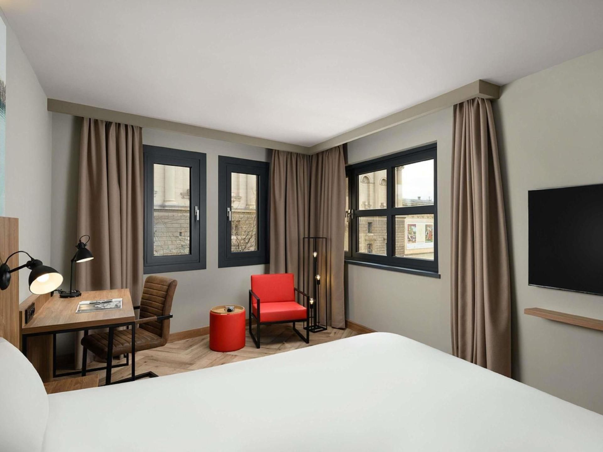 Ibis Budapest Heroes Square Hotel Superior Room with 1 Double Bed 3