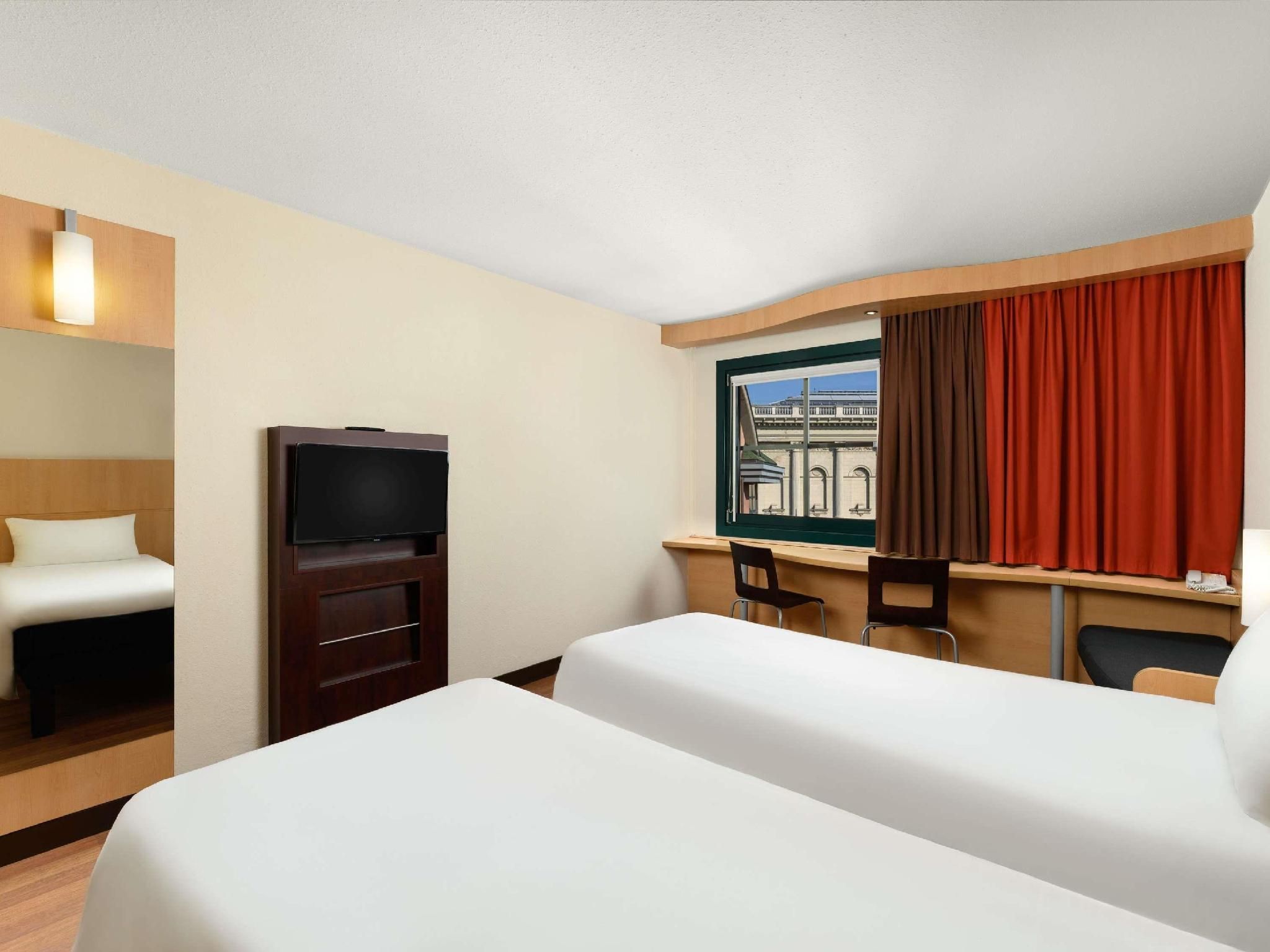Ibis Budapest Heroes Square Hotel Classic Room with 2 single beds 2