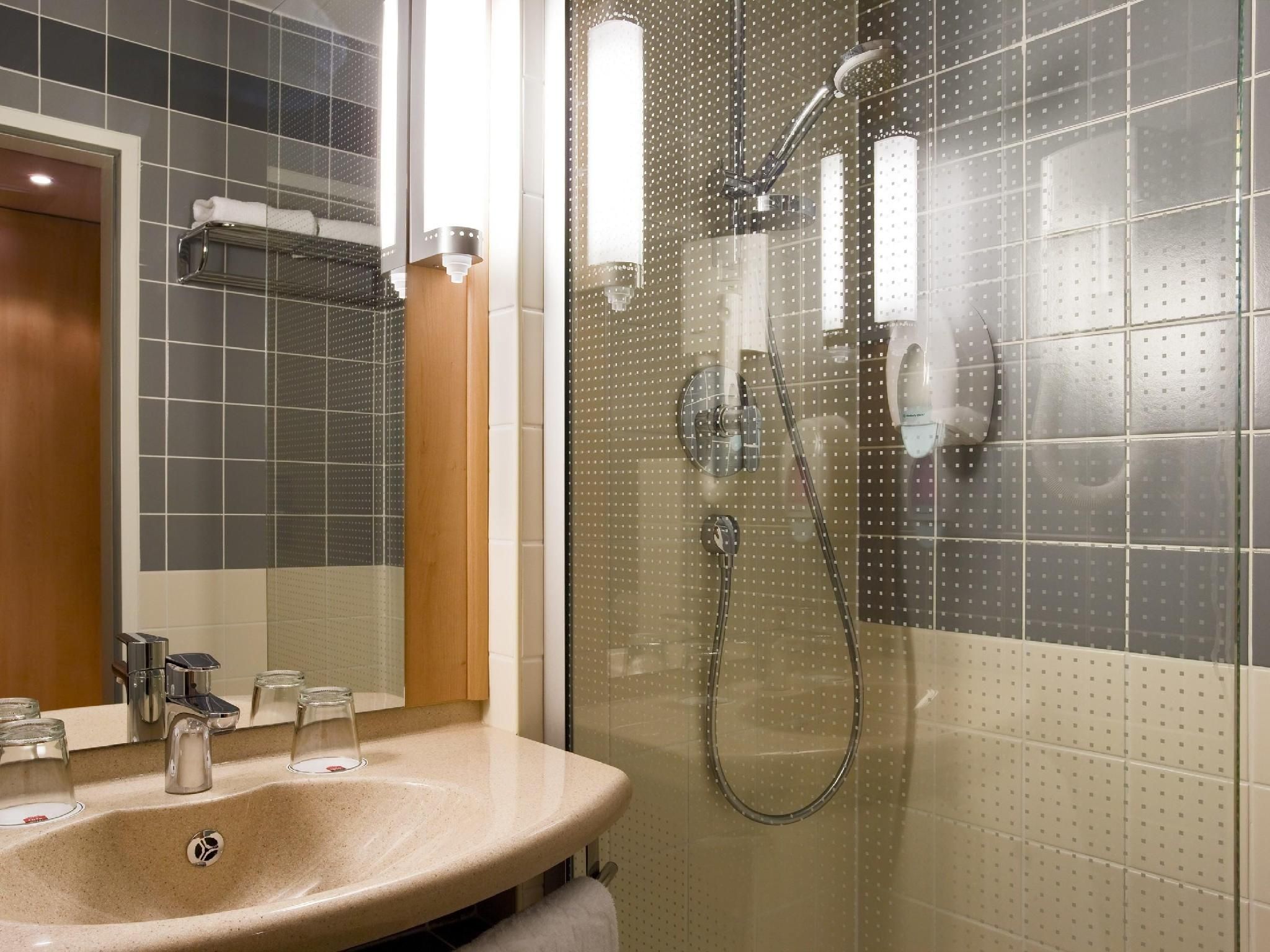 Ibis Budapest Heroes Square Hotel Classic Room with 2 single beds 3