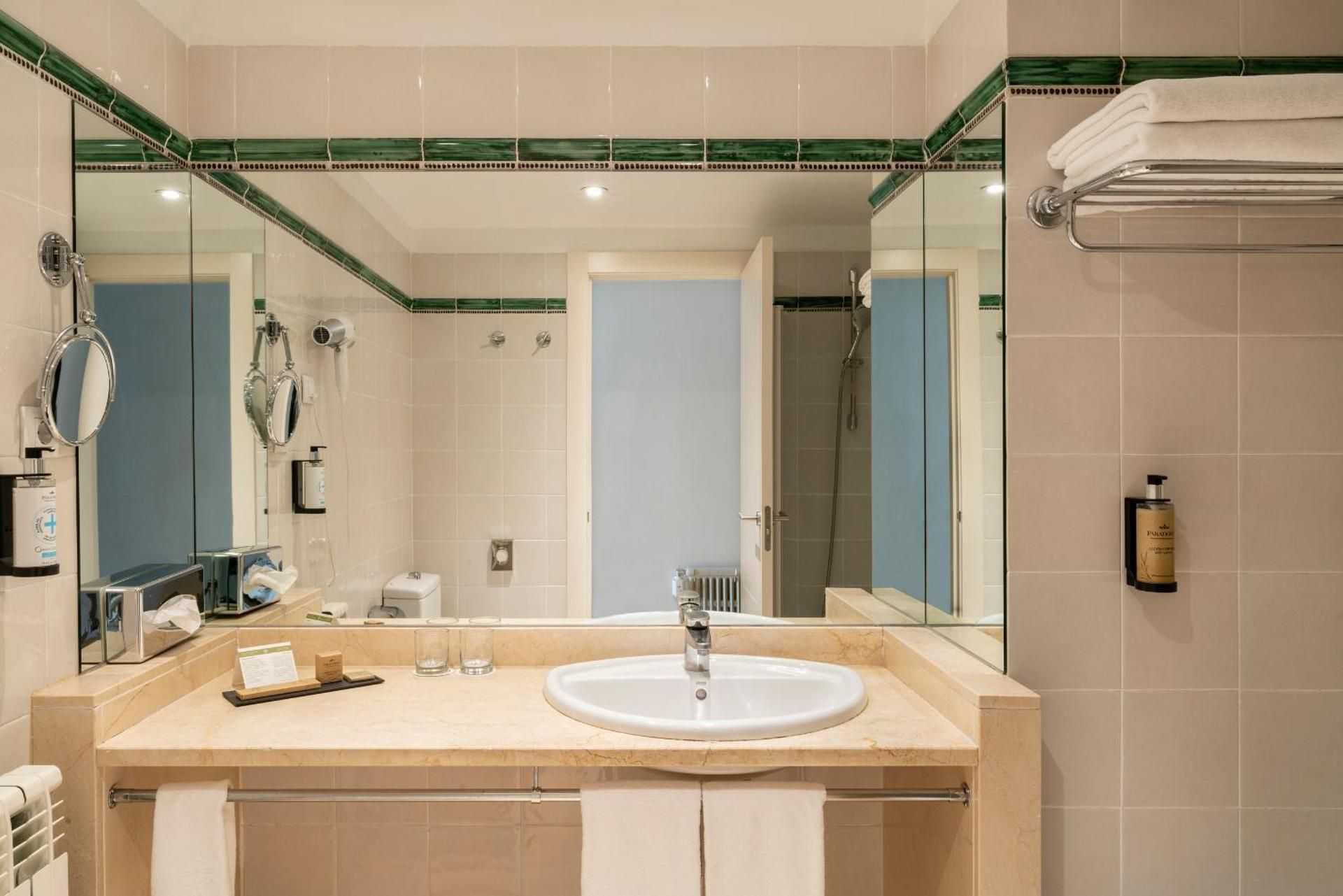 Parador de Teruel Standard Double Room (3 Adults) 3