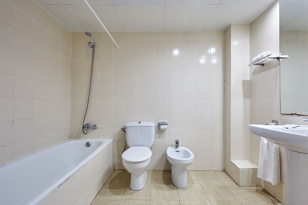 Surf Mar Hotel Economy Double Room, Balcony, Partial Ocean View (3 adults + 1 child) 4