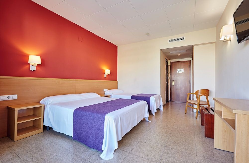 Surf Mar Hotel Economy Double Room, Balcony, Partial Ocean View (3 adults + 1 child)