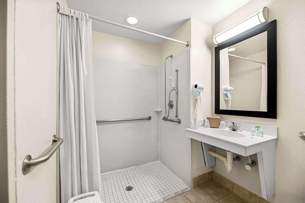 Suburban Studios Orlando - Ocoee/Winter Garden Room, 1 King Bed, Accessible, Non Smoking 8