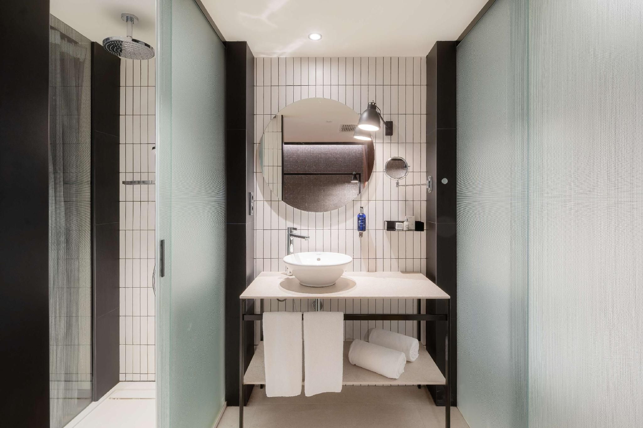 Radisson Blu 1882 Hotel, Barcelona Sagrada Familia Standard Room - Interior Facing 3