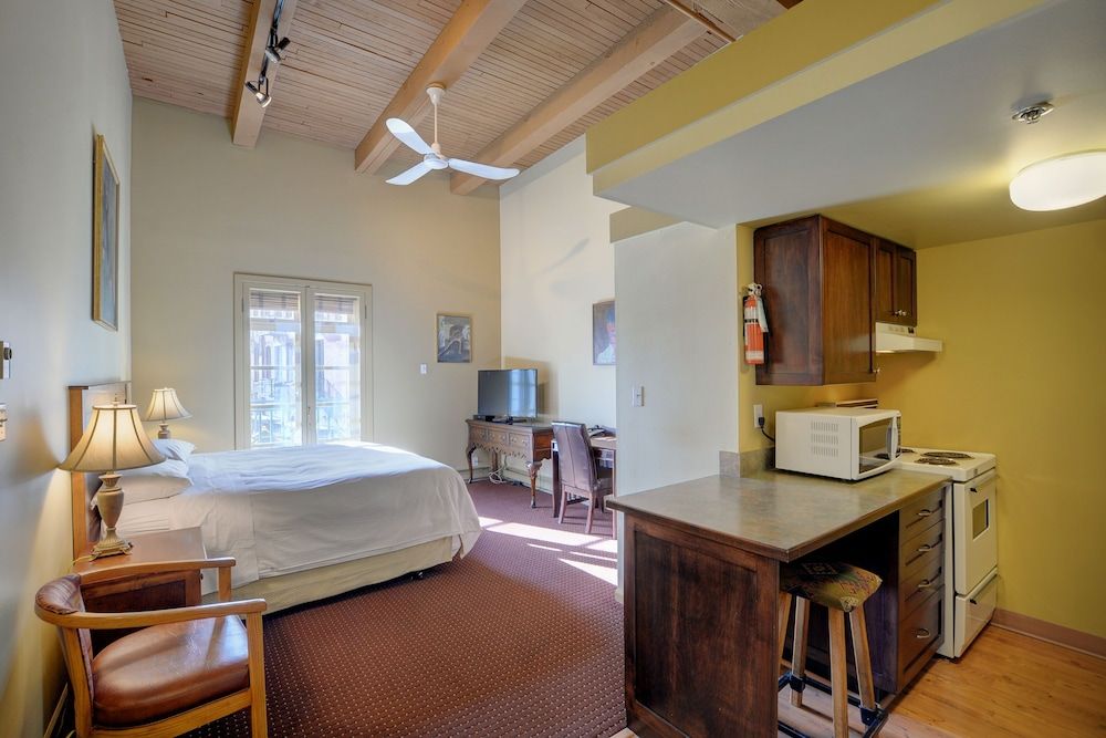 Deluxe Studio Condo, 1 King Bed, Above the Pub