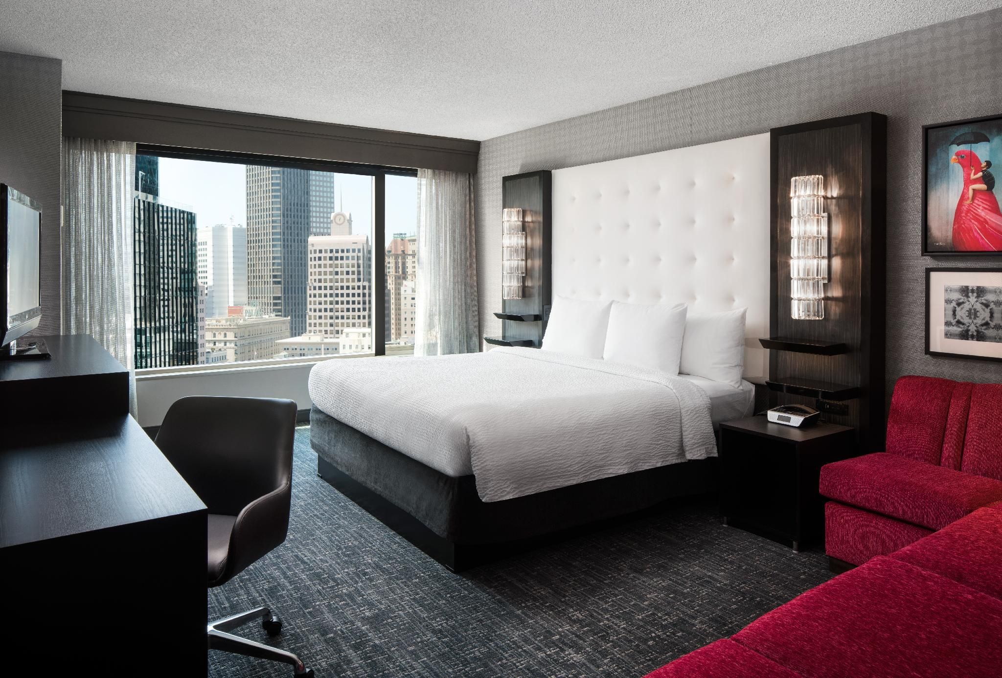 Skyline View King, Guest room, 1 King, City view, High floor