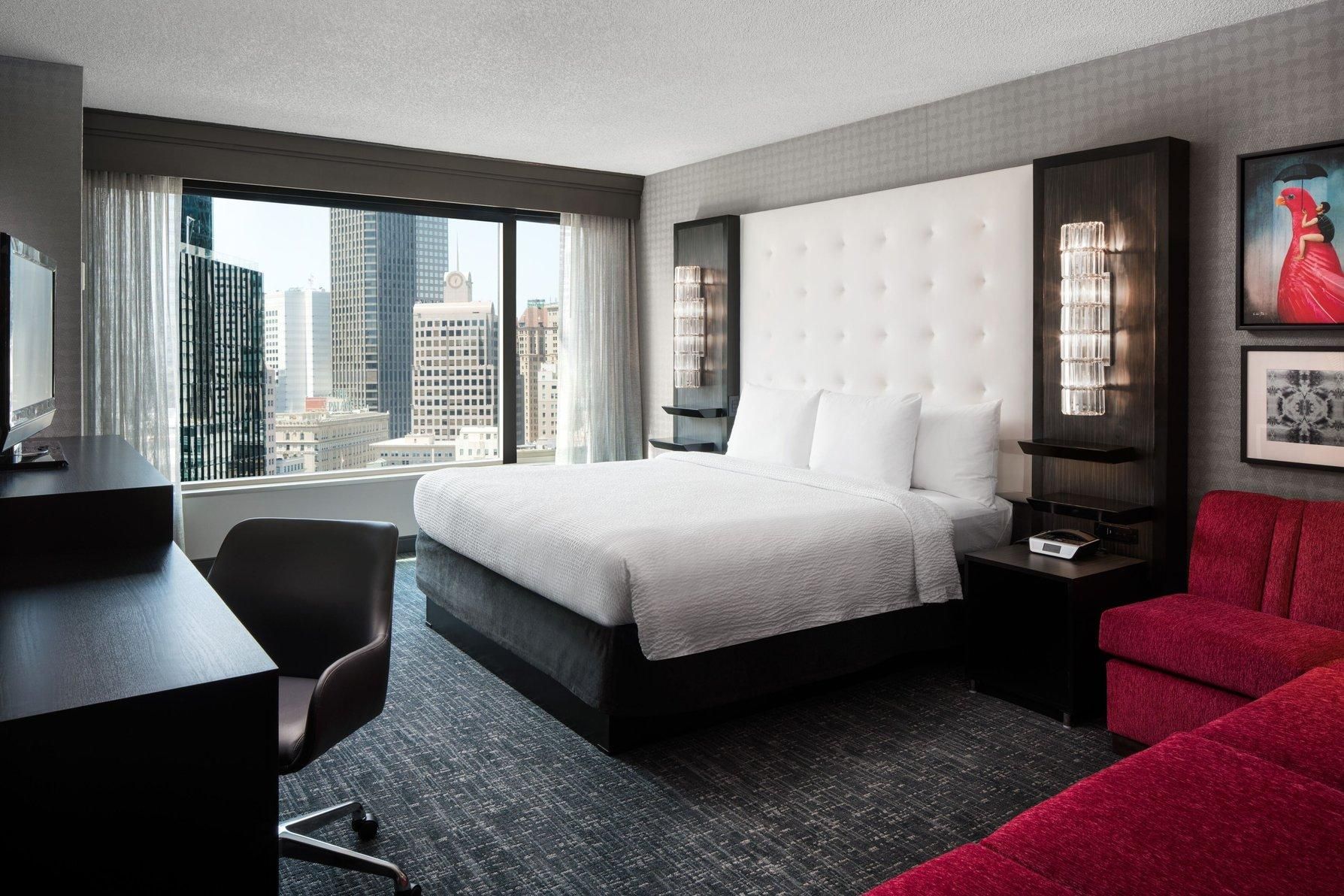 Clancy Chic Suite, 1 Bedroom 2 room Suite, 1 King, Sofa bed