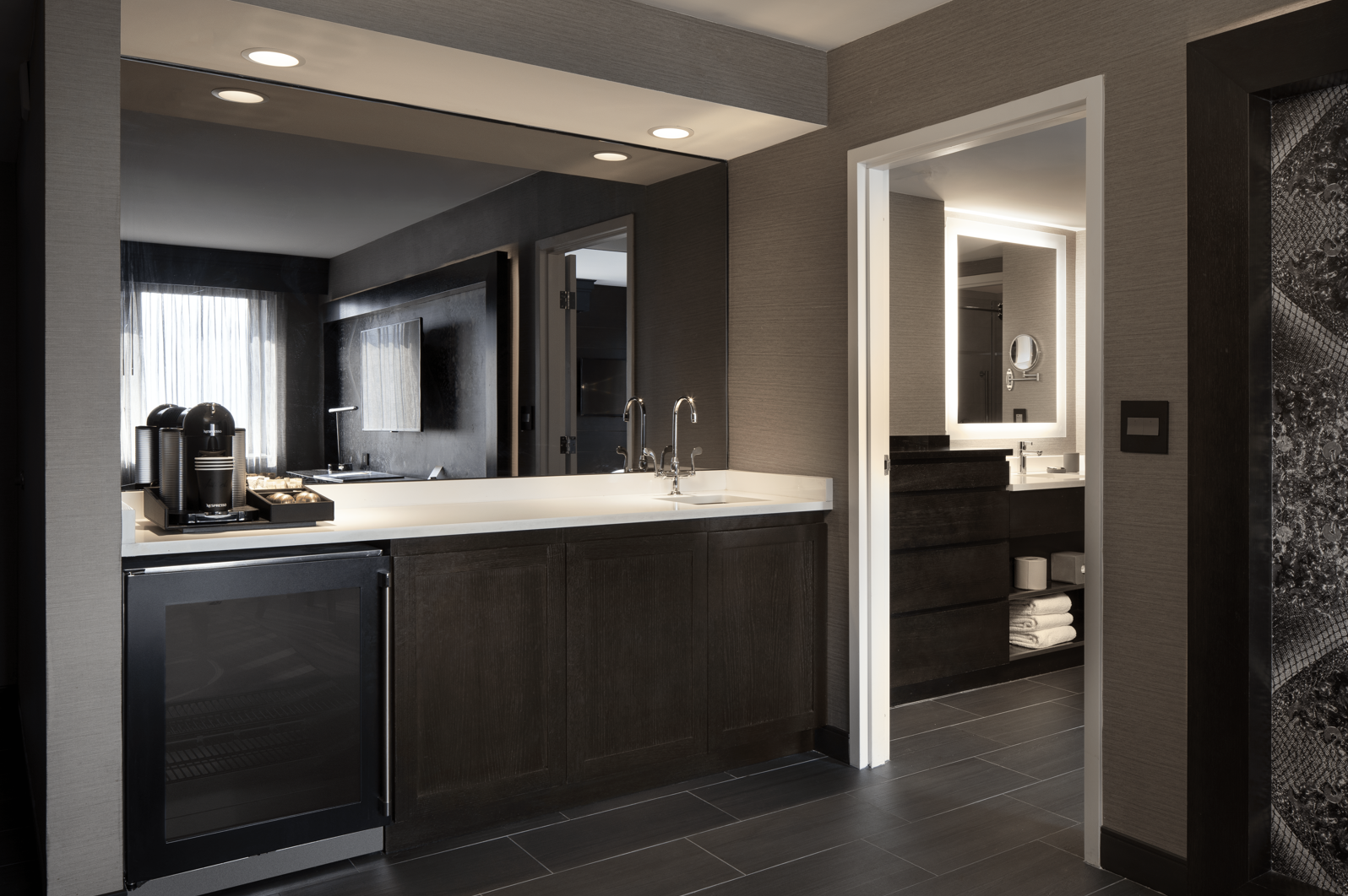 Clancy Chic Suite, 1 Bedroom 2 room Suite, 1 King, Sofa bed