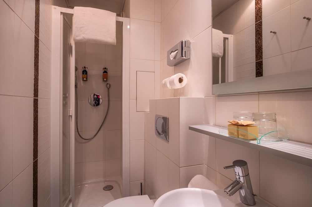 Hôtel Courcelles Étoile Classic Room 5