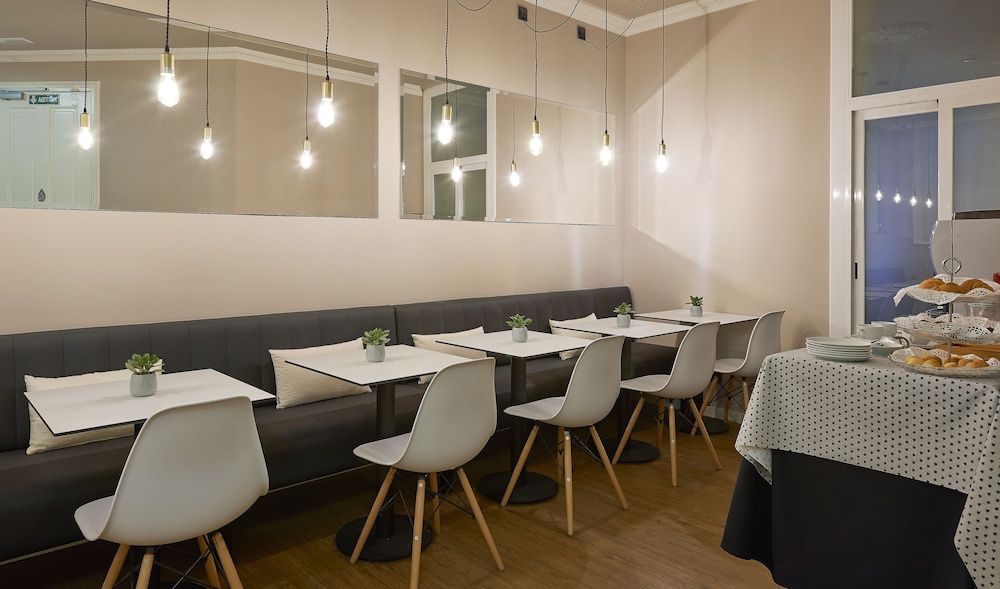 undefined Hostal Central Barcelona 8