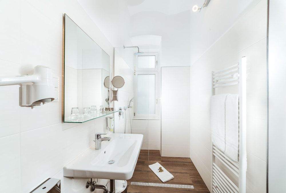 BoutiqueHOTEL Donauwalzer Classic Double Room 10