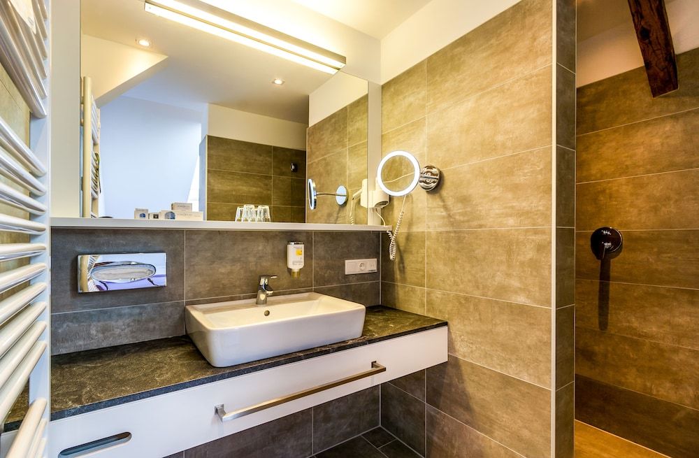 BoutiqueHOTEL Donauwalzer Classic Double Room 9