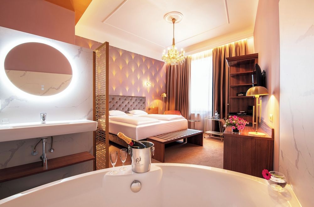 undefined BoutiqueHOTEL Donauwalzer 9
