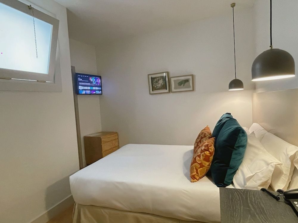 VEINTIUNO Emblematic Hotels - Adults Only Single Classic Interior 4