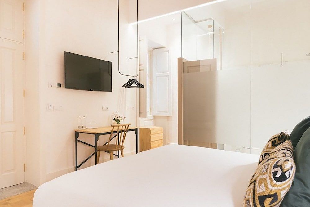 VEINTIUNO Emblematic Hotels - Adults Only Classic Interior Double Room 7