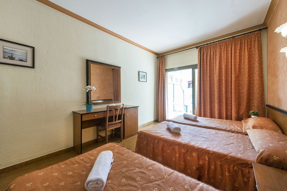 Marisol Hotel Triple Room, City View 3