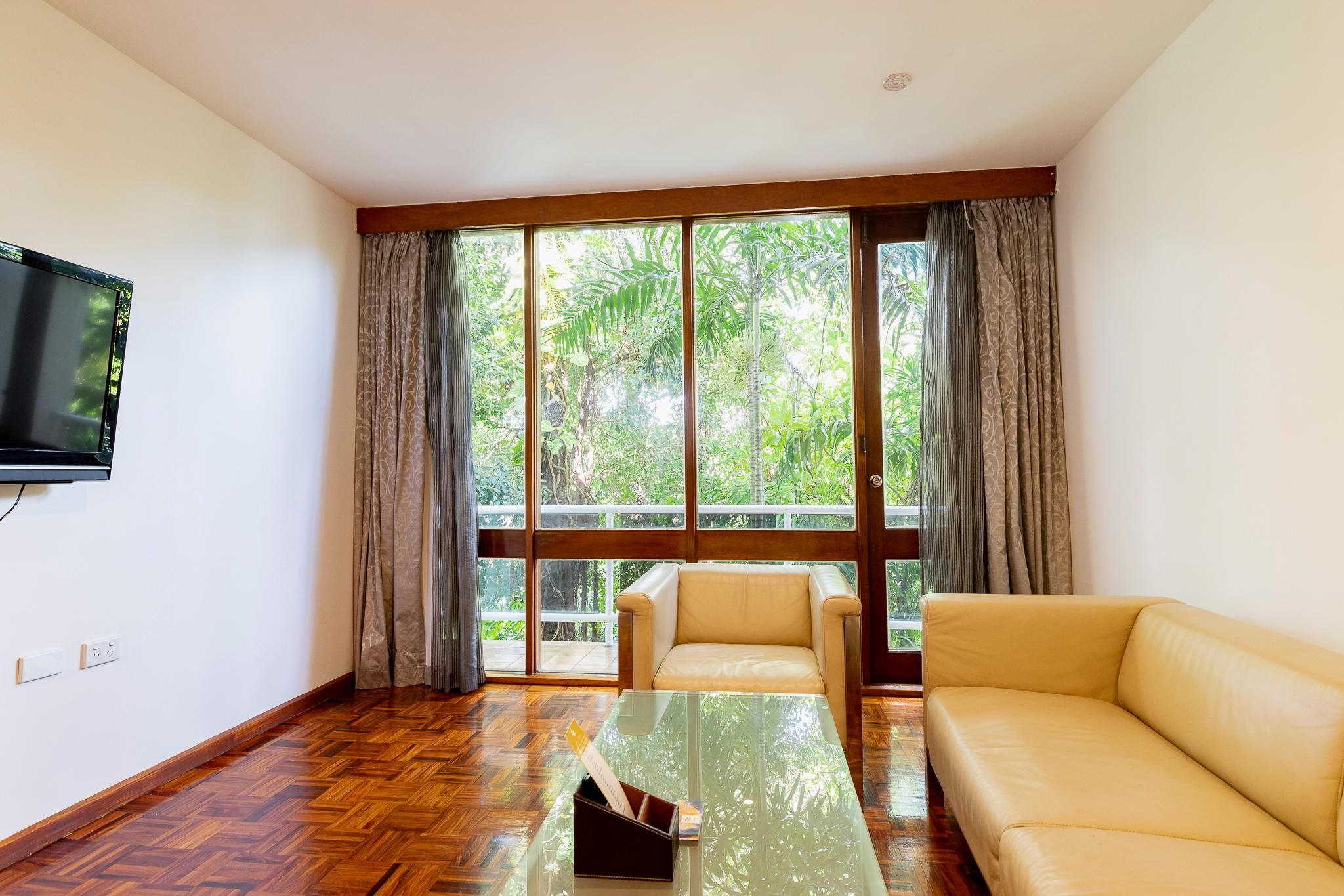 Bacchus Wing Suite